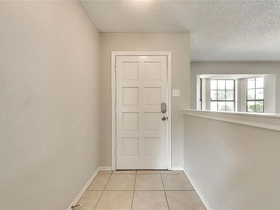 3rd image of 631 Thornhill Ln