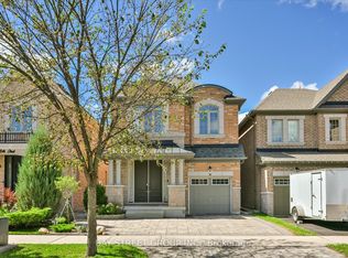 62 Roth St, Aurora, ON L4G 0W7