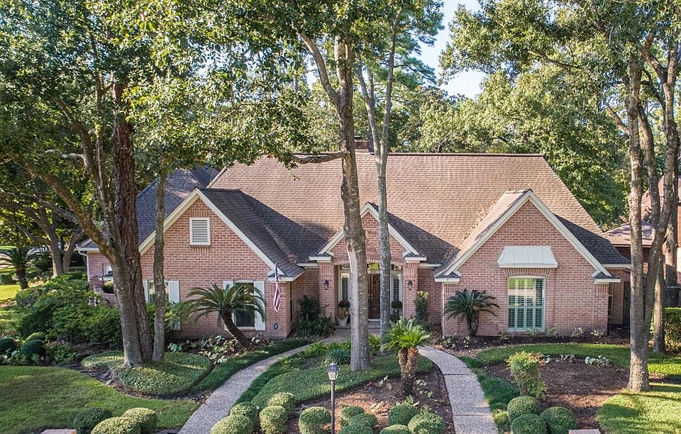 Sprawling one story on corner lot!