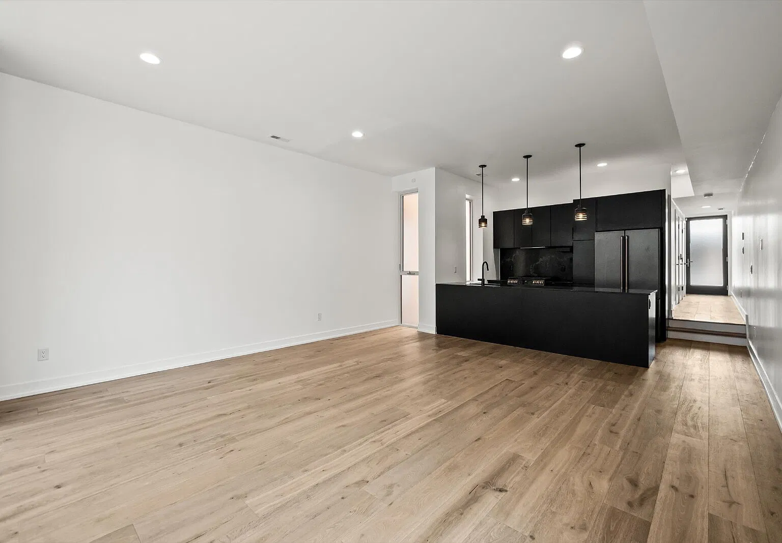 3 bed, 3.5 bath, 2425 sqft, $4,495 — Photo 3