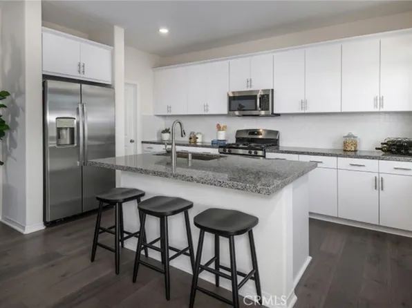 2455 Gunner Ridge Way, Rialto, CA 92377