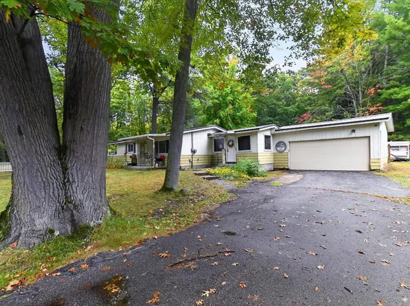 2504 N Smith St, Sanford, MI 48657