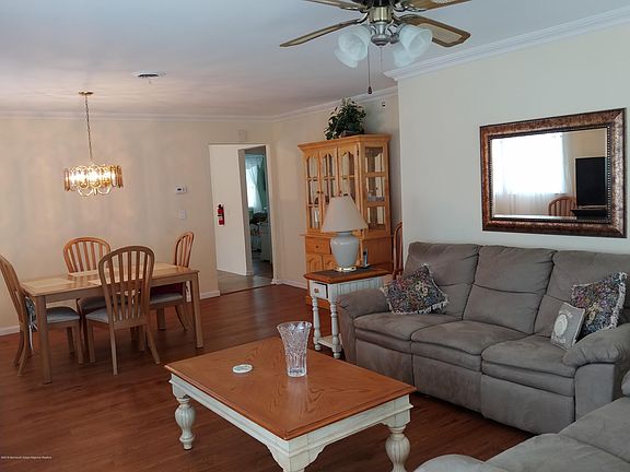 5th image of 170 Charlotteville Dr S