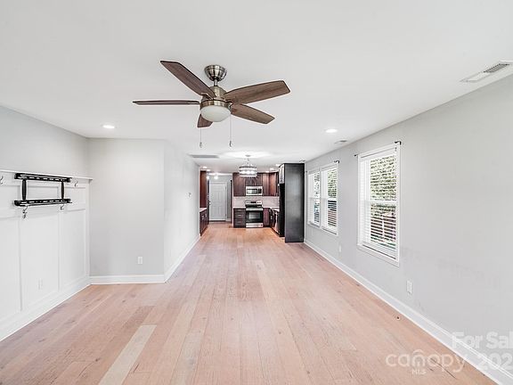 3rd image of 114 W Lee Ave