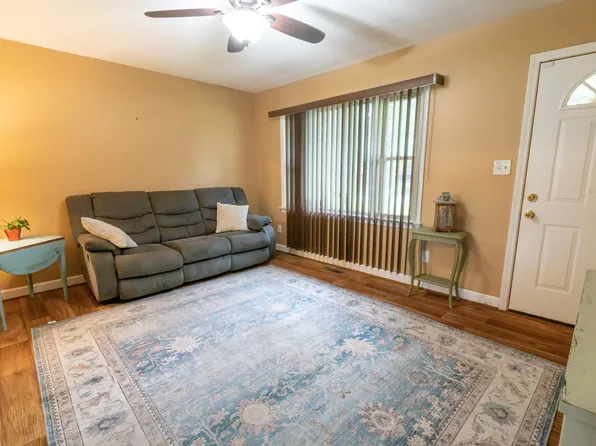 222 Rollingwood Dr, Dudley, NC 28333