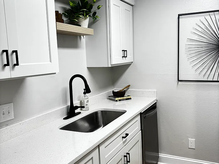 Brookhaven Apartments — Photo 13