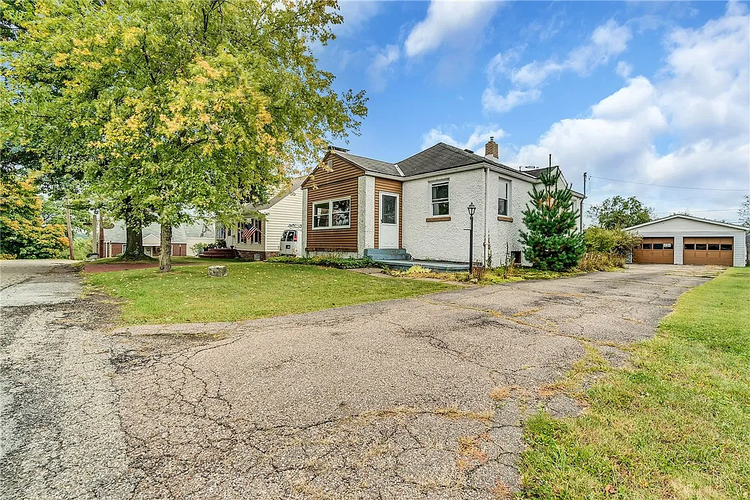 111 Lancy St photo 1