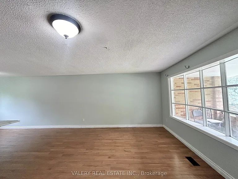 63 Paperbirch Cres #A — Photo 17