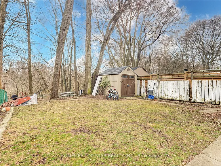 50 Chestnut Cres — Photo 25