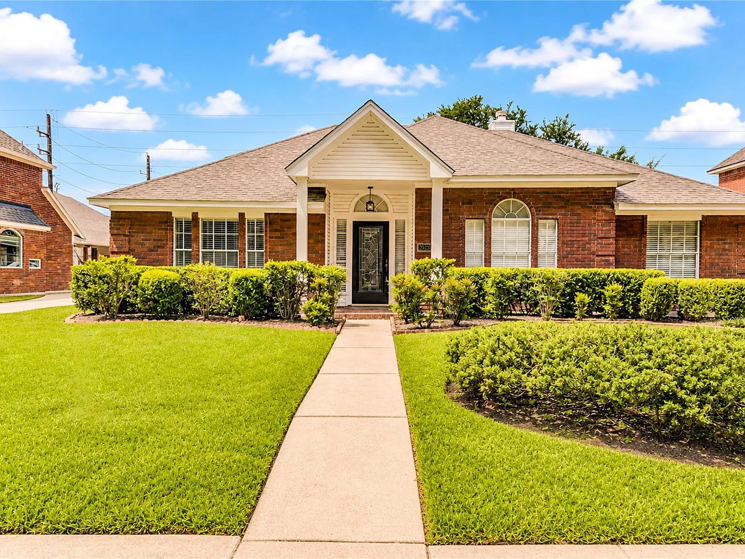 4 bed, 2.5 bath, 2473 sqft, $2,390 — Photo 1