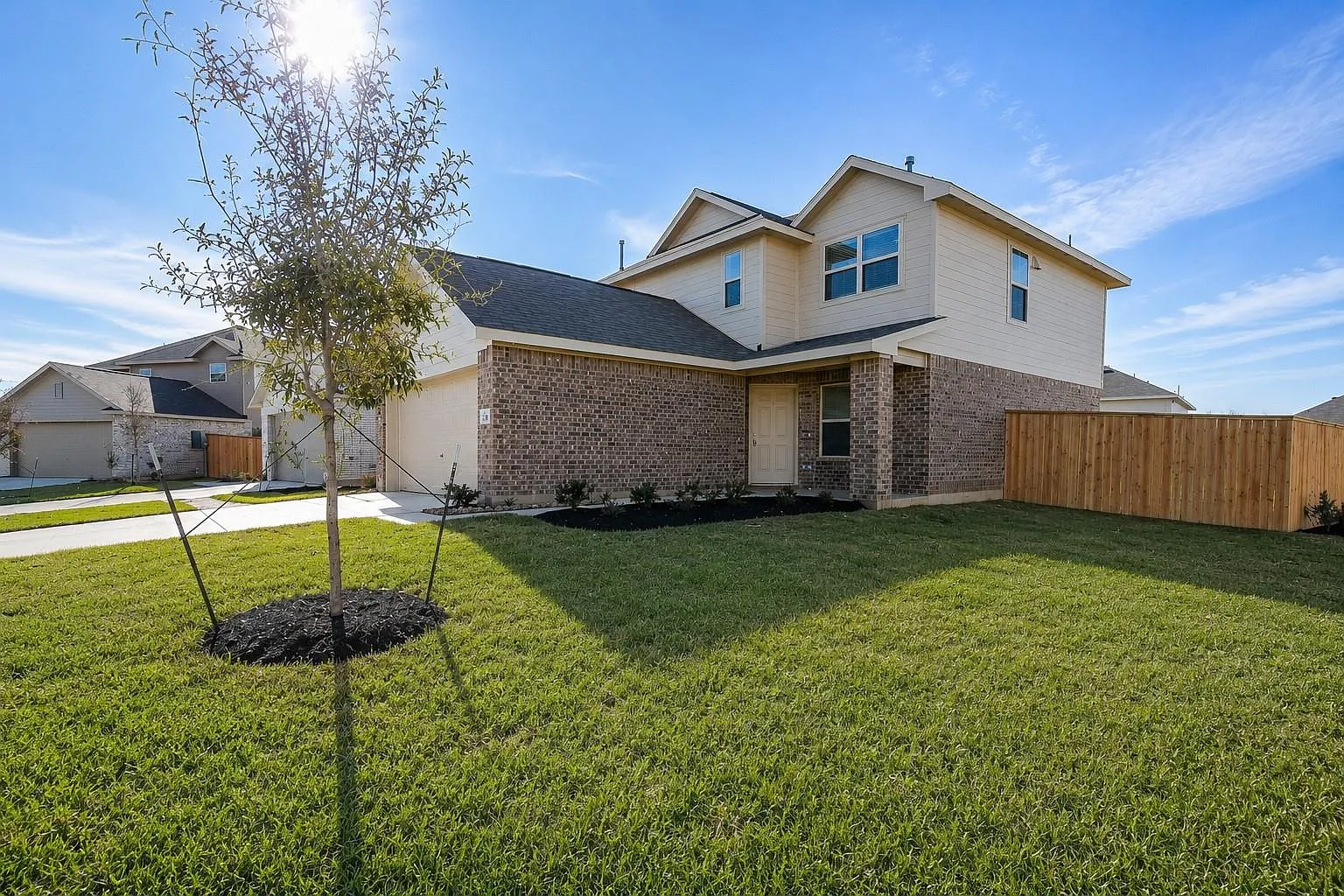 4 bed, 2.5 bath, 1851 sqft, $2,200 — Photo 2