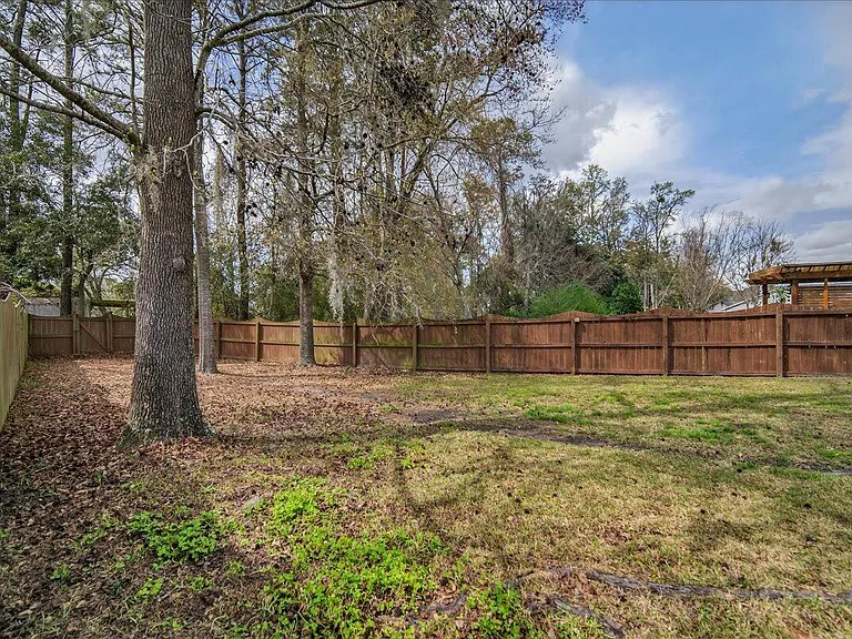 101 Chancellors Dr — Photo 10