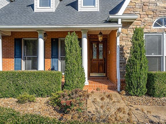 5th image of 725 Friar Tuck Ln