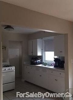 5th image of 619 N Hickory Ave