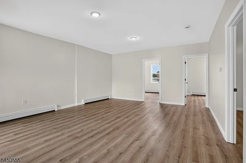 3 bed, 1.0 bath, $2,200 — Photo 4