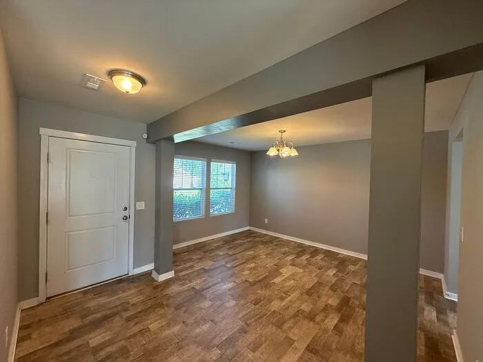 4 bed, 2.5 bath, 2506 sqft, $2,395 — Photo 2