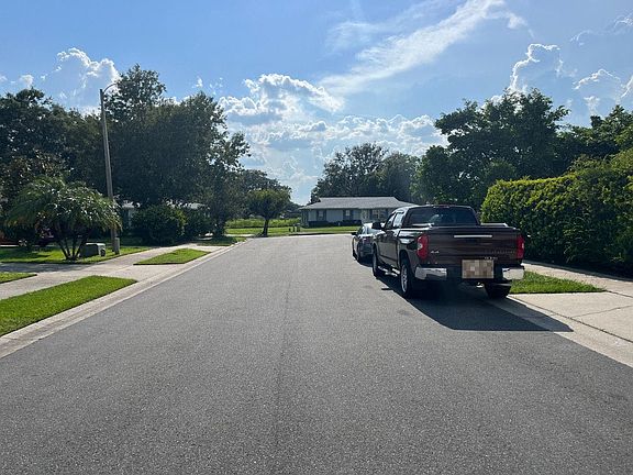 4th image of 1066 N Circle Ct