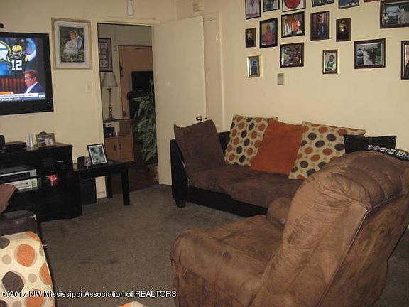 5th image of 190 Chatham Dr