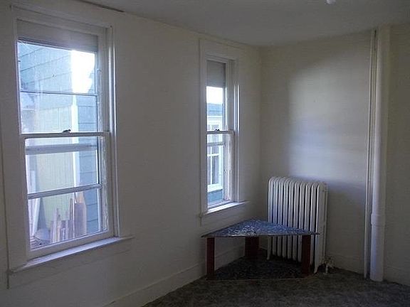 3rd image of 102 E Pewabic St