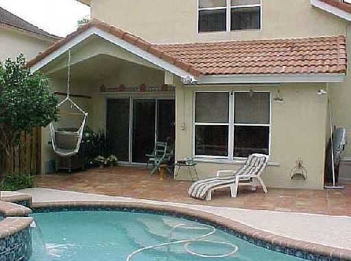 POOL/PATIO