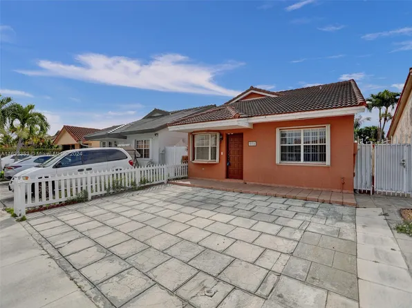 9054 NW 115th St, Hialeah Gardens, FL 33018