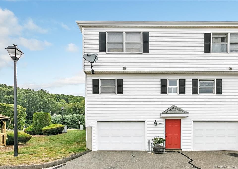 27 Commodore Cmns 27, Derby, CT 06418 Zillow
