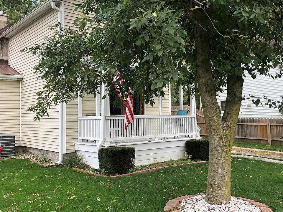 1st image of 494 Thompson St