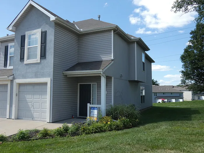 3 bed, 2.5 bath, 1512 sqft, $1,700 — Photo 2
