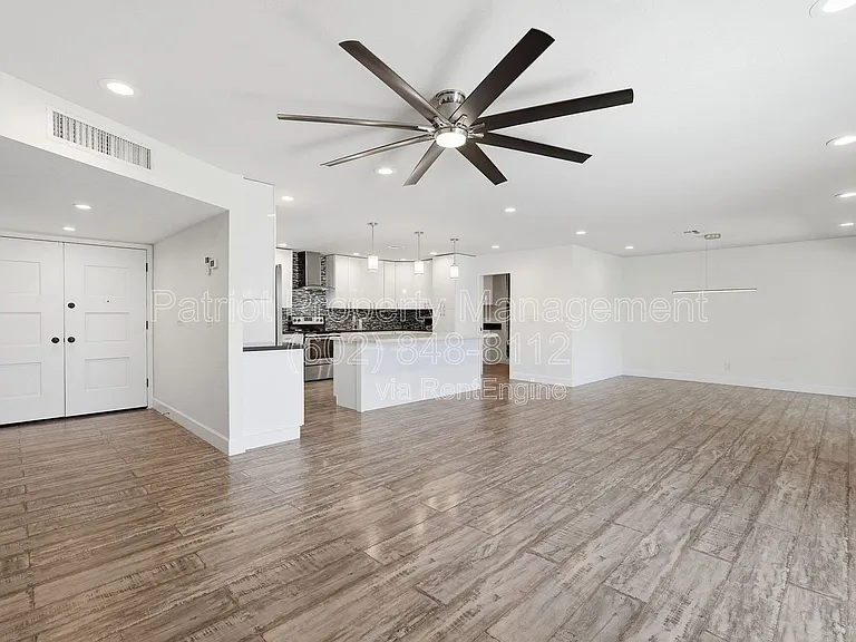 207 E El Caminito Dr — Photo 3
