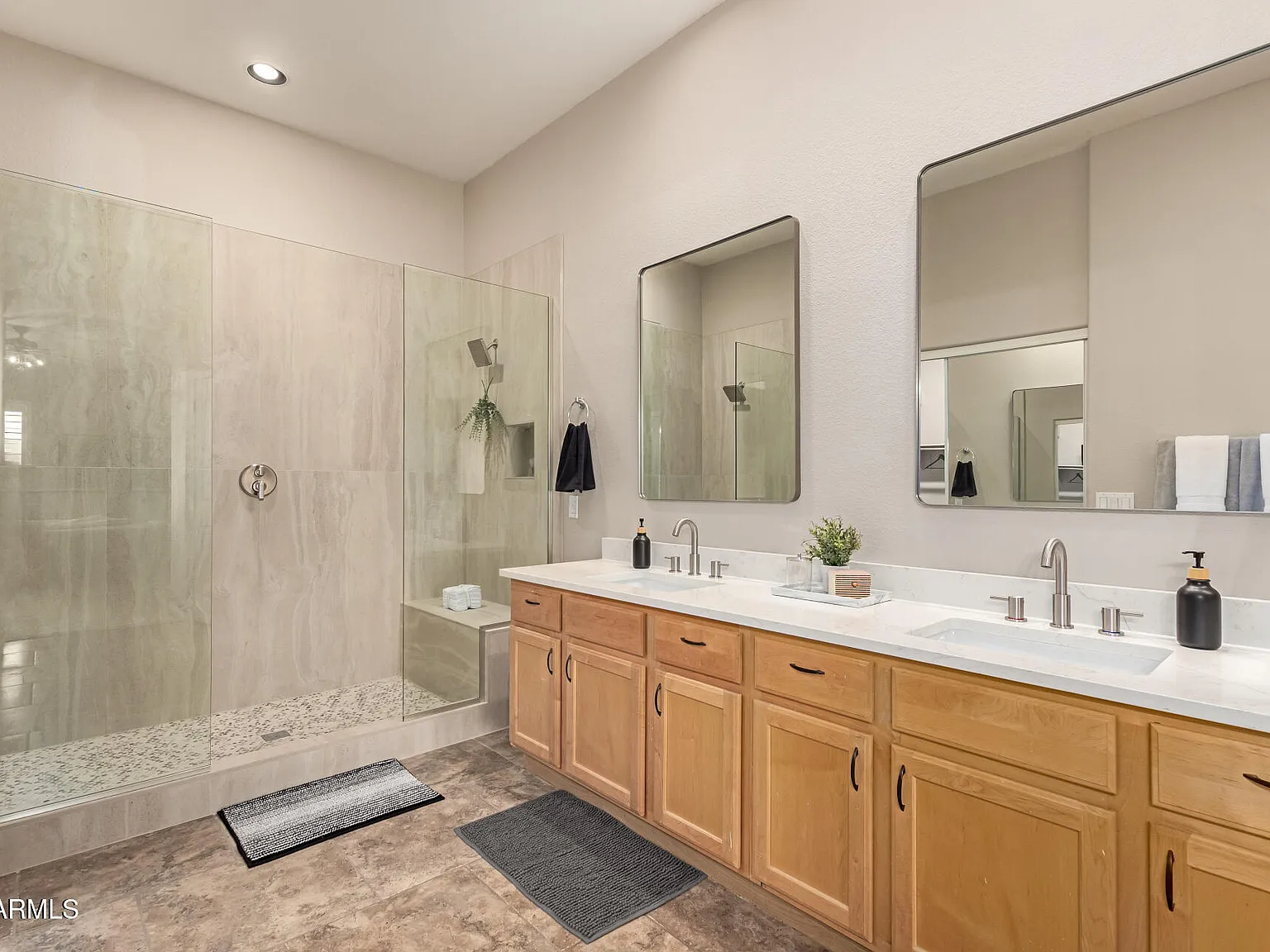 4 bed, 2.0 bath, 2505 sqft, $3,350 — Photo 3
