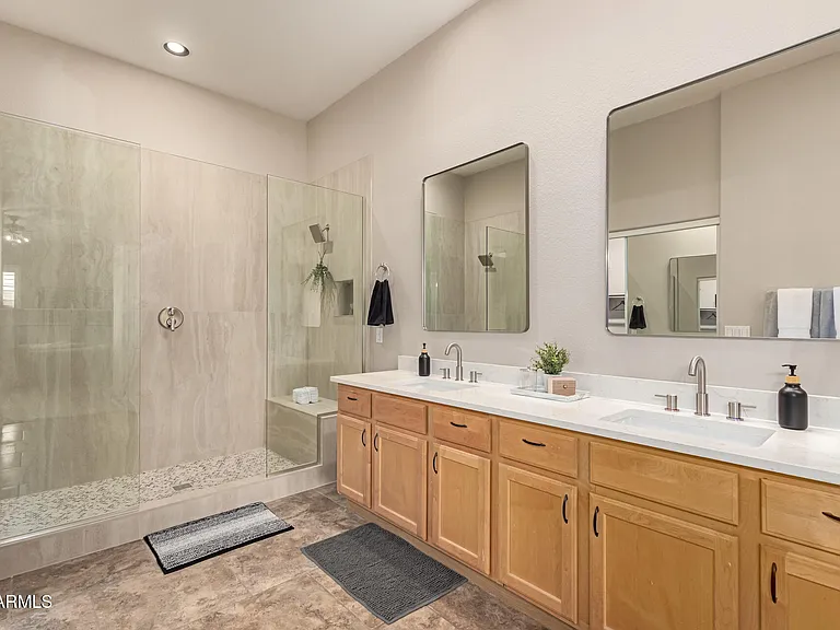 434 E Sheffield Ave — Photo 3
