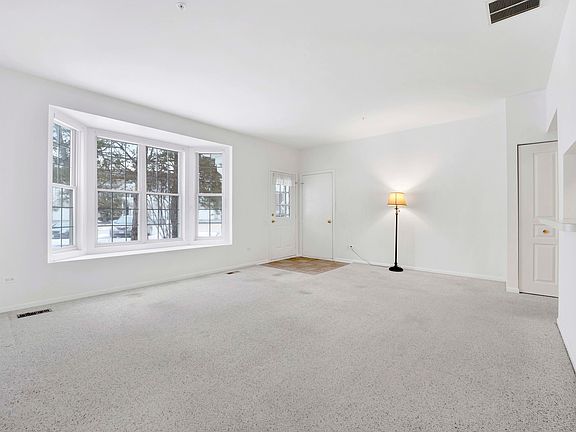 4th image of 51 Arboretum Dr