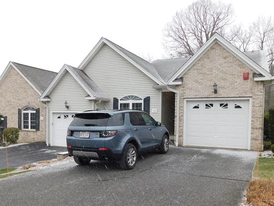 176 Canterbury Way #176, West Springfield, MA 01089