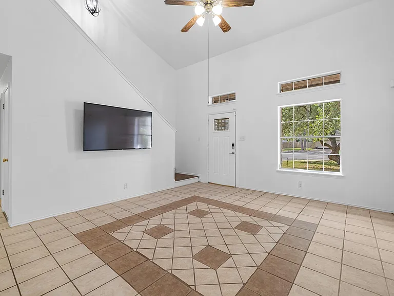 104 Grant Ct — Photo 10