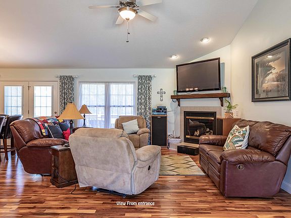 4th image of 24 Inwood Dr