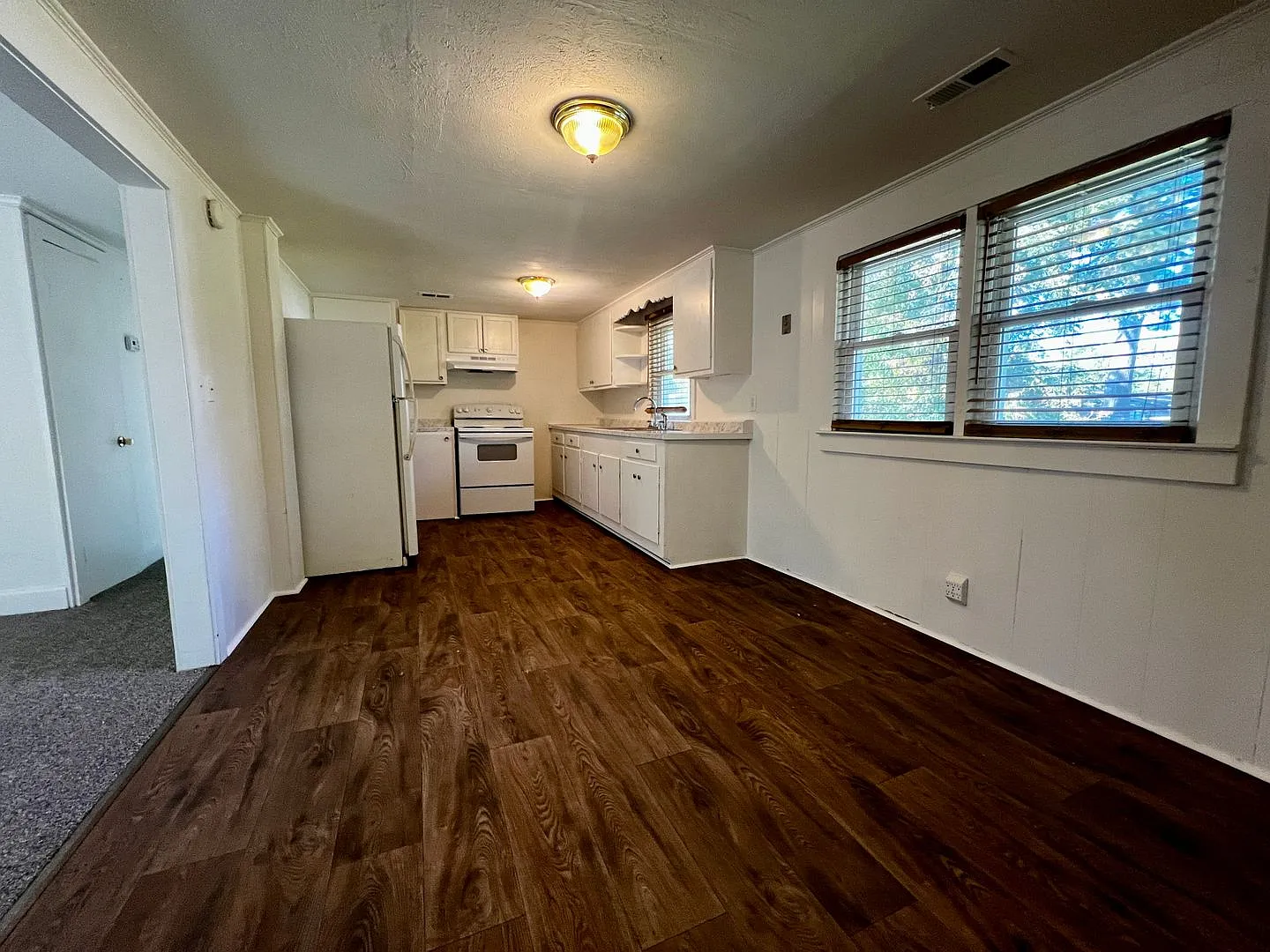 Inviting 3 Bed, 2 Bath Ranch — Photo 4