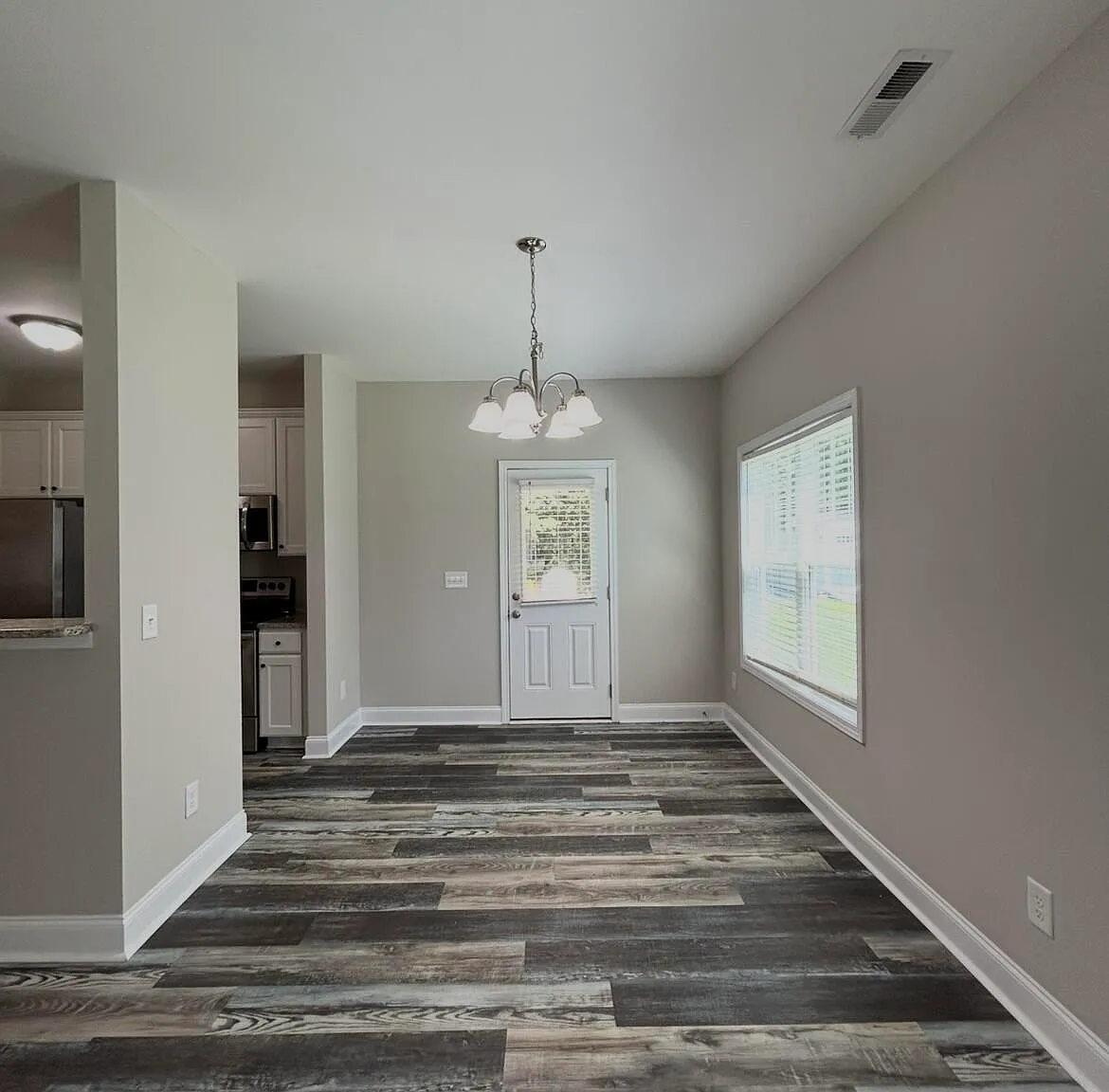 3 bed, 2.0 bath, 1503 sqft, $2,100 — Photo 4