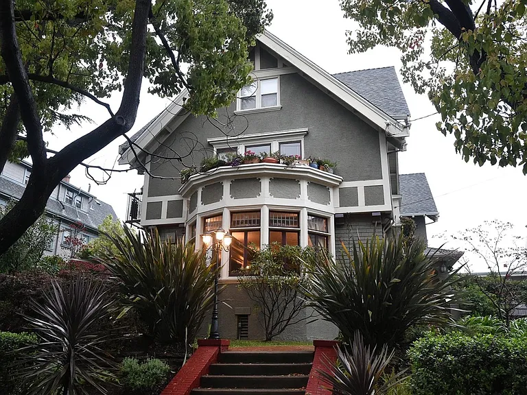 390 Euclid Ave — Photo 32