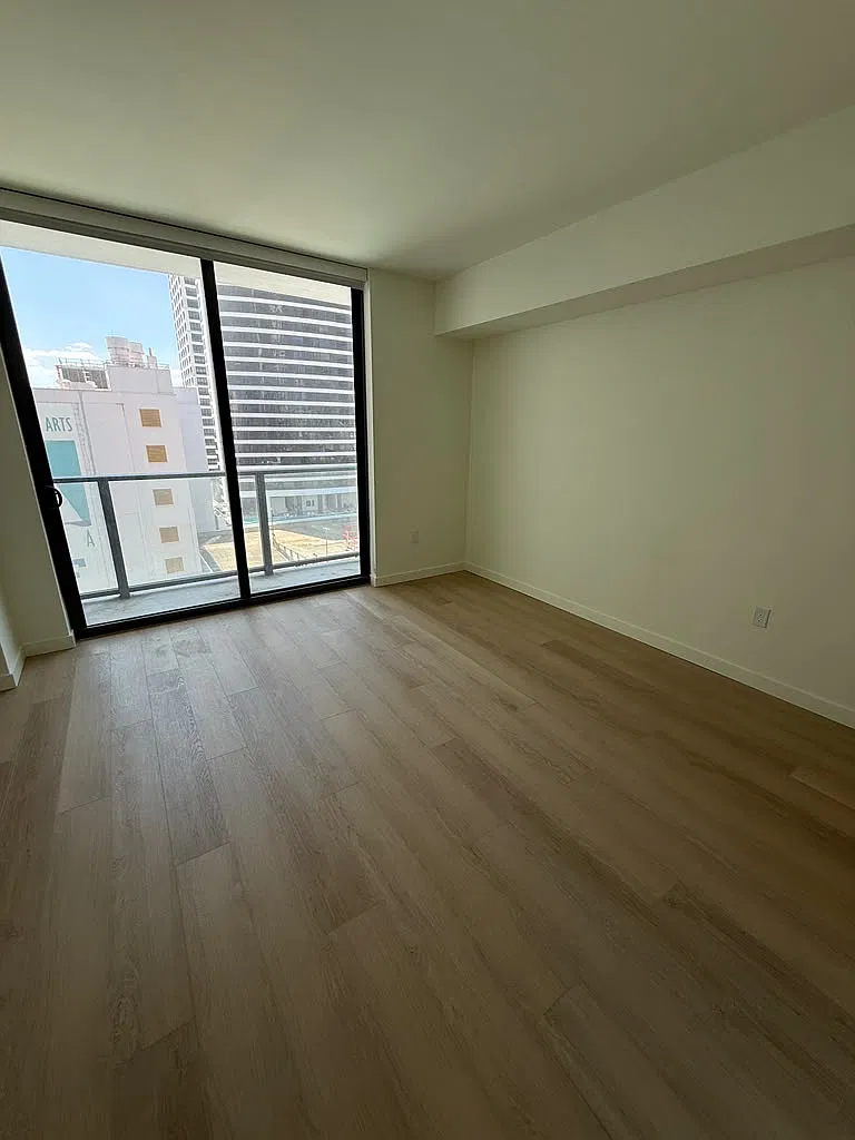 Studio, 405 sqft, $1,960 — Photo 2