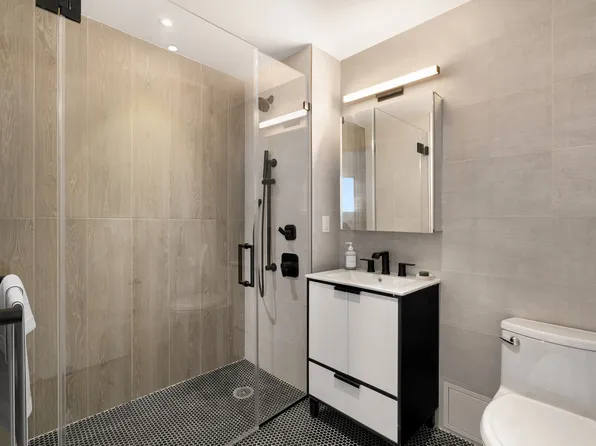 2395 Palisade Avenue image 7 of 12