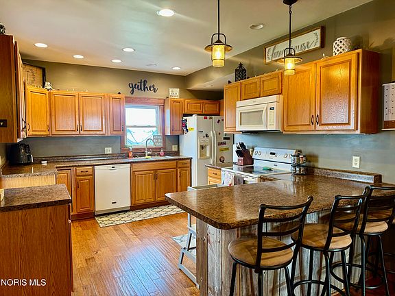 3rd image of 3541 Adams Ridge Rd