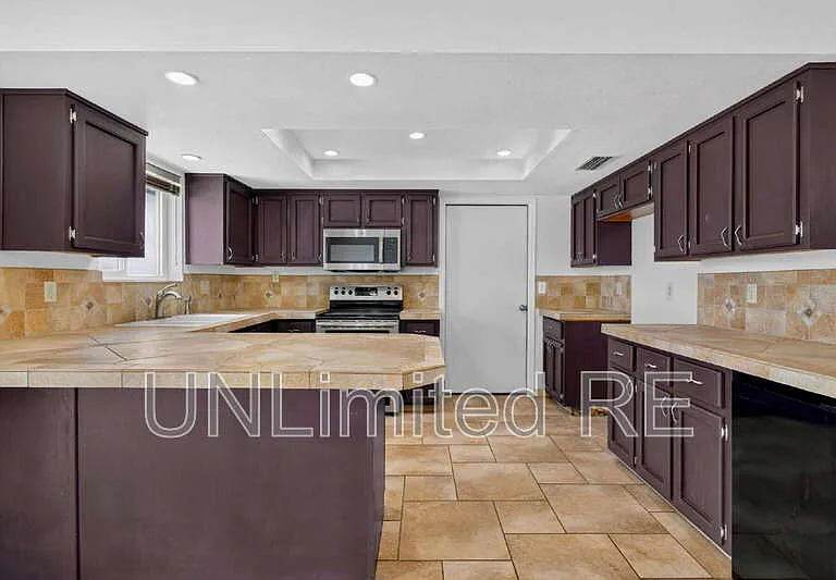 2250 Atlantic Dr — Photo 14