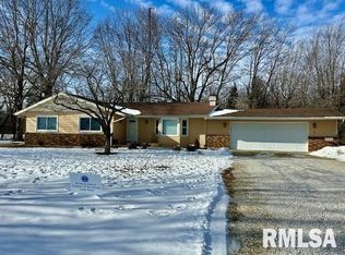 1565 N 900 East Rd, Taylorville, IL 62568
