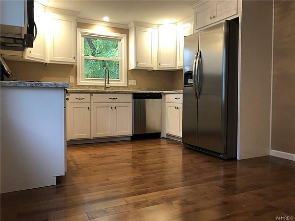 4th image of 250 Burch Ave