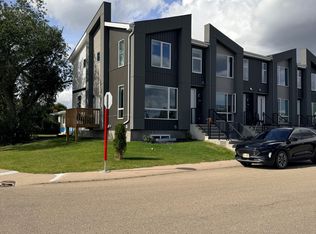 13304 75th St NW, Edmonton, AB T5C 0Z5