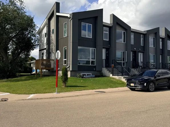 13304 75th St NW, Edmonton, AB T5C 0Z5