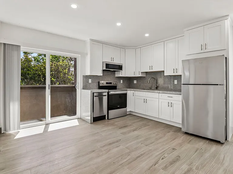 Garrison Townhome Apartments — Photo 7