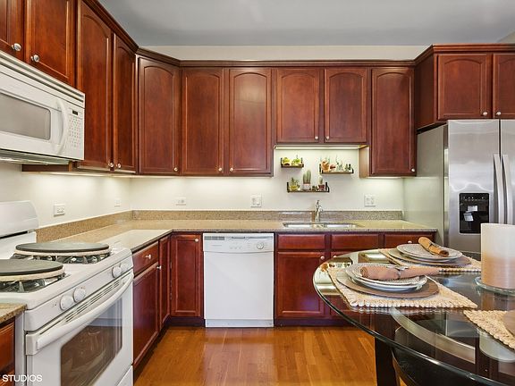 5th image of 4953 Oakton St Unit 404