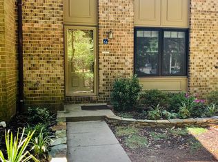 2056 Headlands Cir, Reston, VA 20191