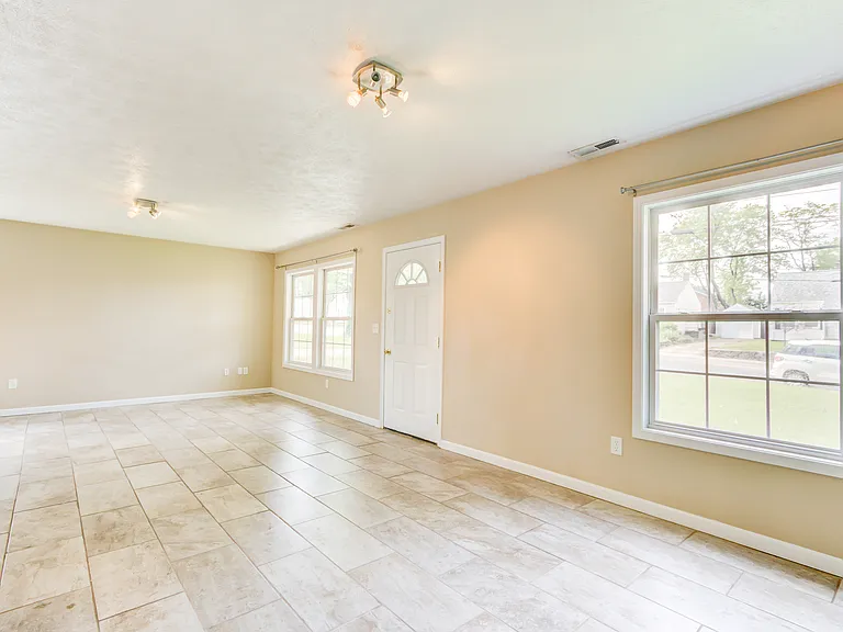 13 W Chestnut St — Photo 14
